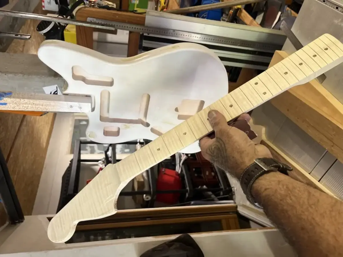 Atelier lutherie gaucher — travail du bois
